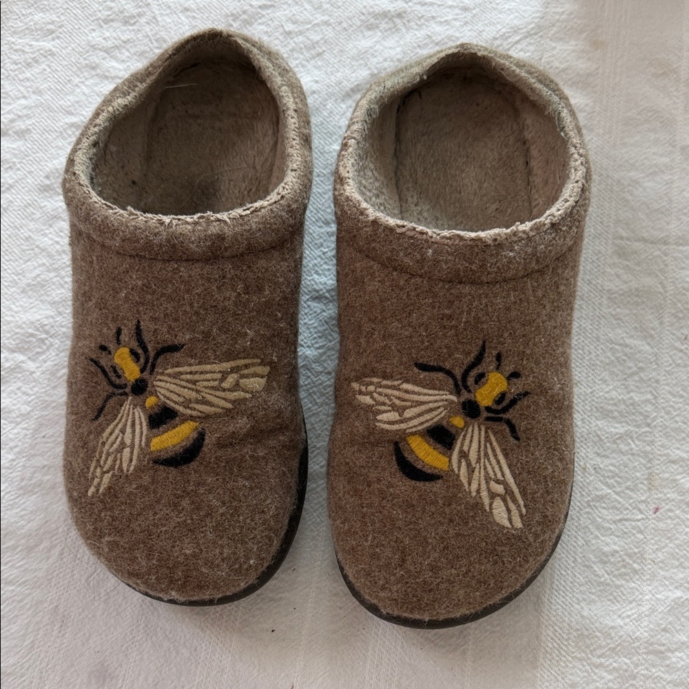 L.L. Bean Tan Slippers with Bee Design